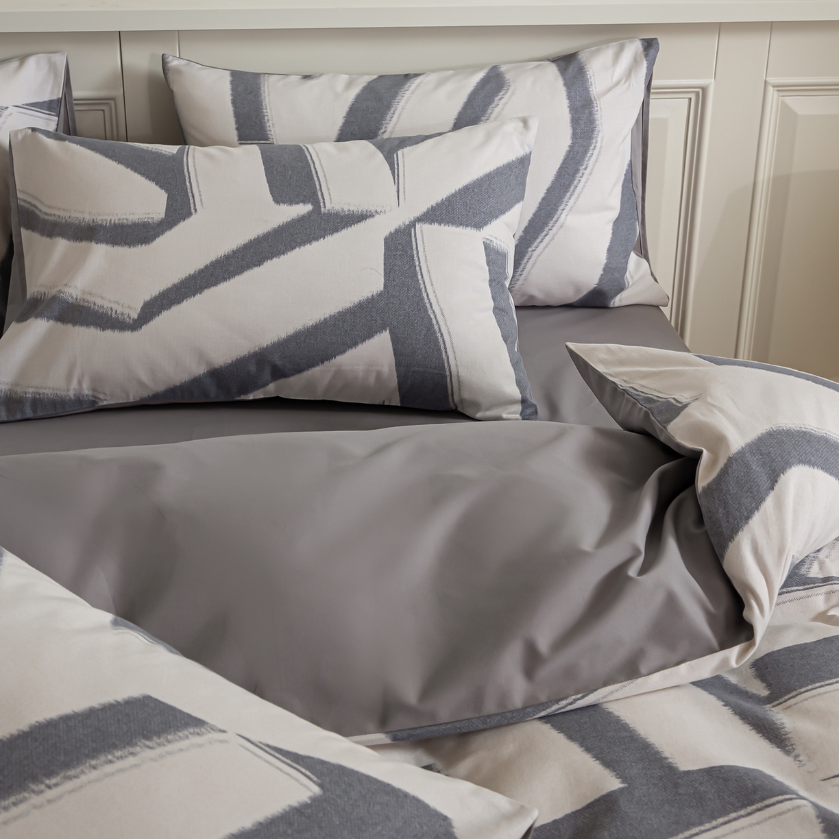 91家纺网 家纺一手货源 找家纺 绫韵家纺 2025秋冬新款印花全棉磨毛冬季加厚纯棉磨毛三件套四件套系列 魅影灰