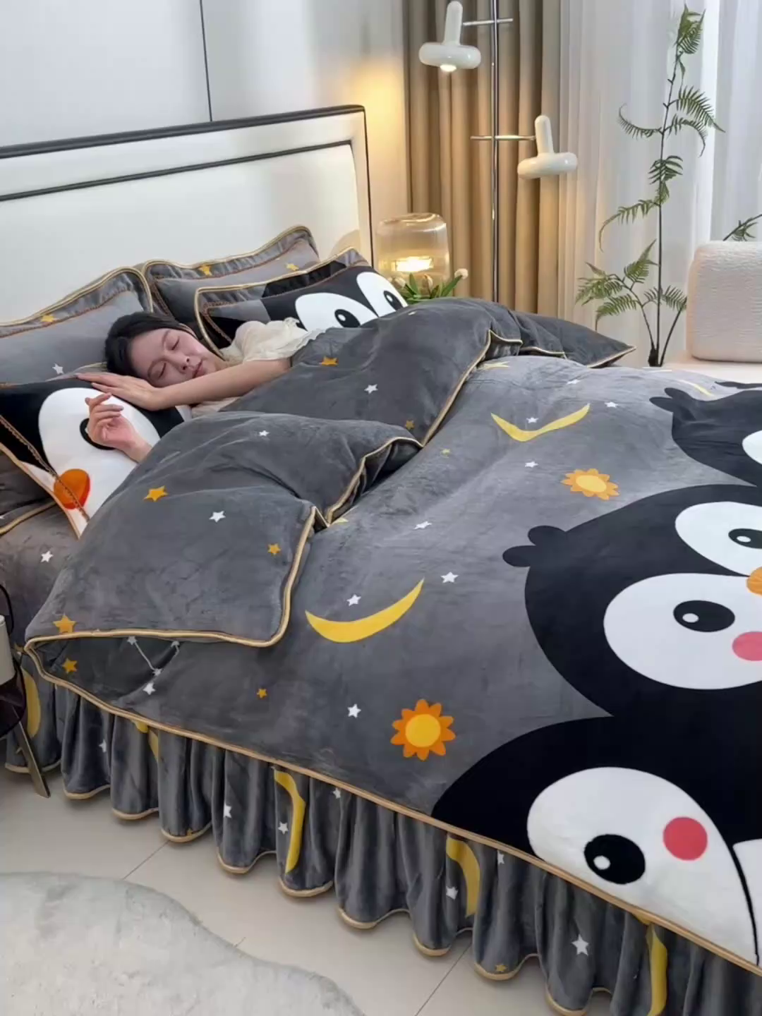 91家纺网 家纺一手货源 找家纺 雨洋2025新款加厚保暖8.5斤牛奶绒金貂婴儿绒四件套企鹅