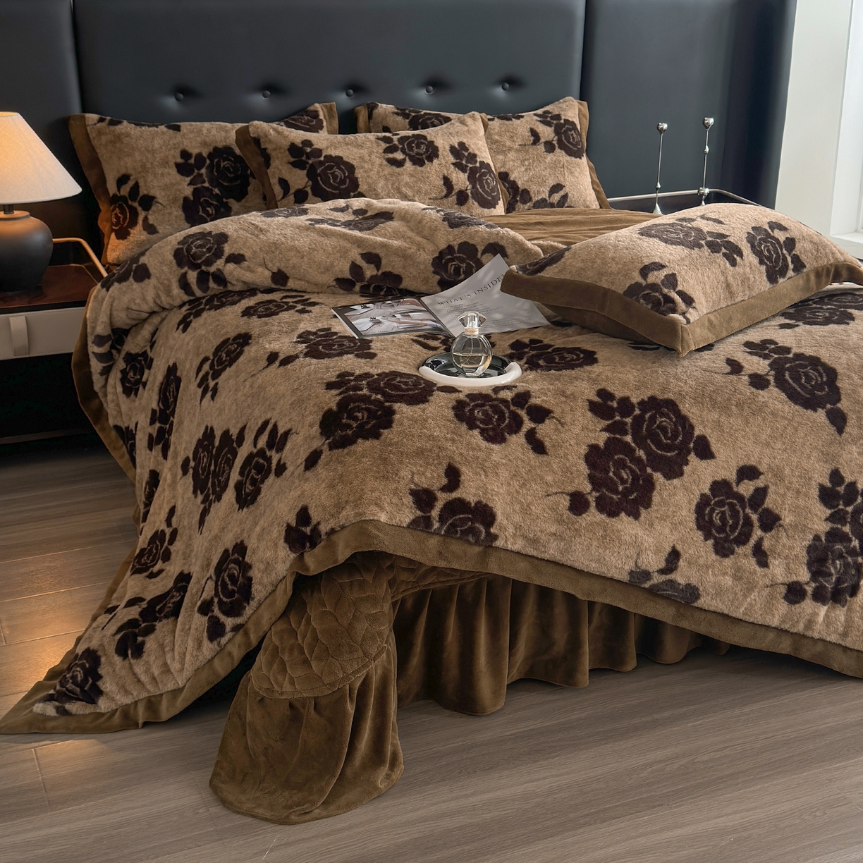 91家纺网 家纺一手货源 找家纺 （总）金艾草 2025新款兔毛宽边床盖四件套【工艺款】