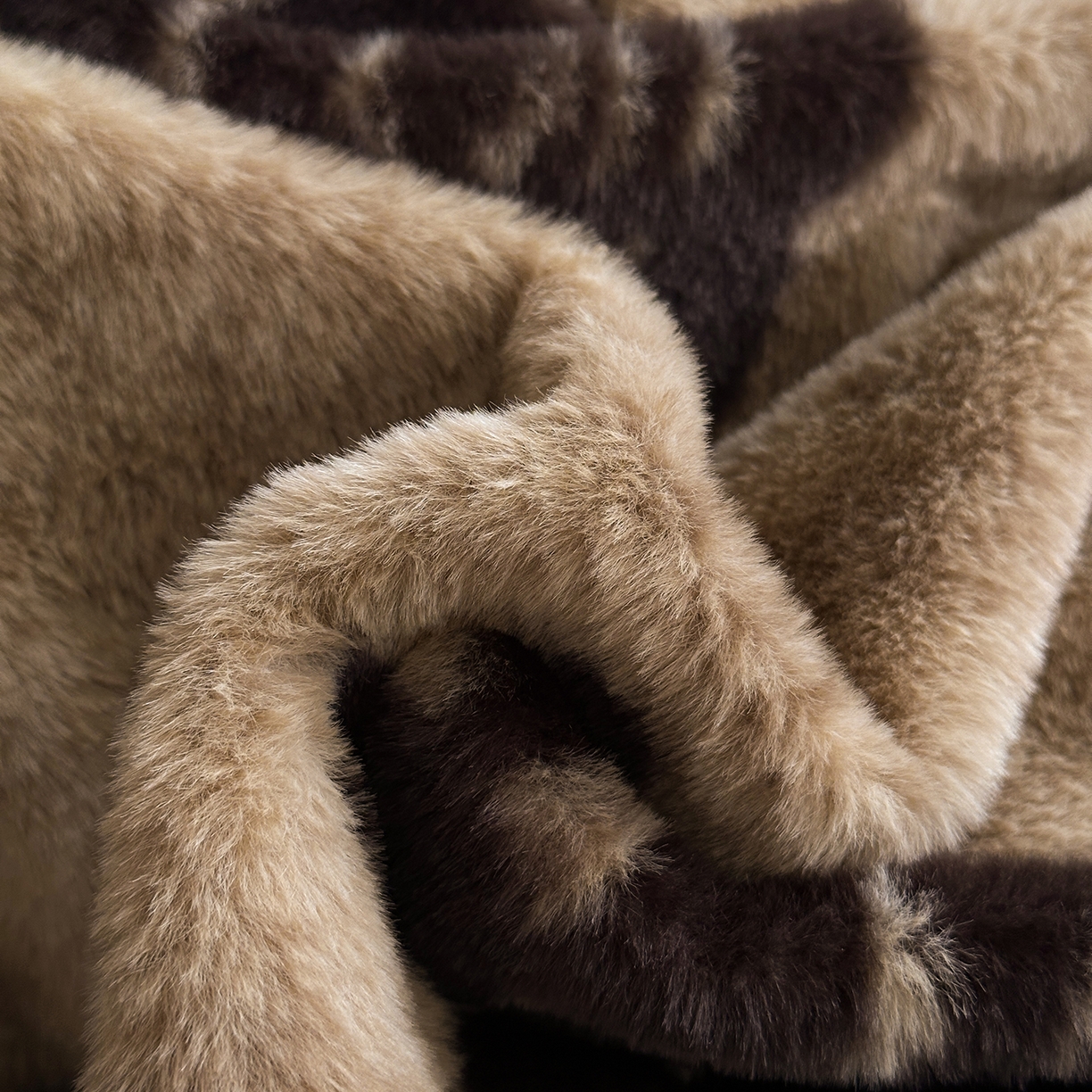 91家纺网 家纺一手货源 找家纺 （总）金艾草 2025新款兔毛宽边床盖四件套【工艺款】