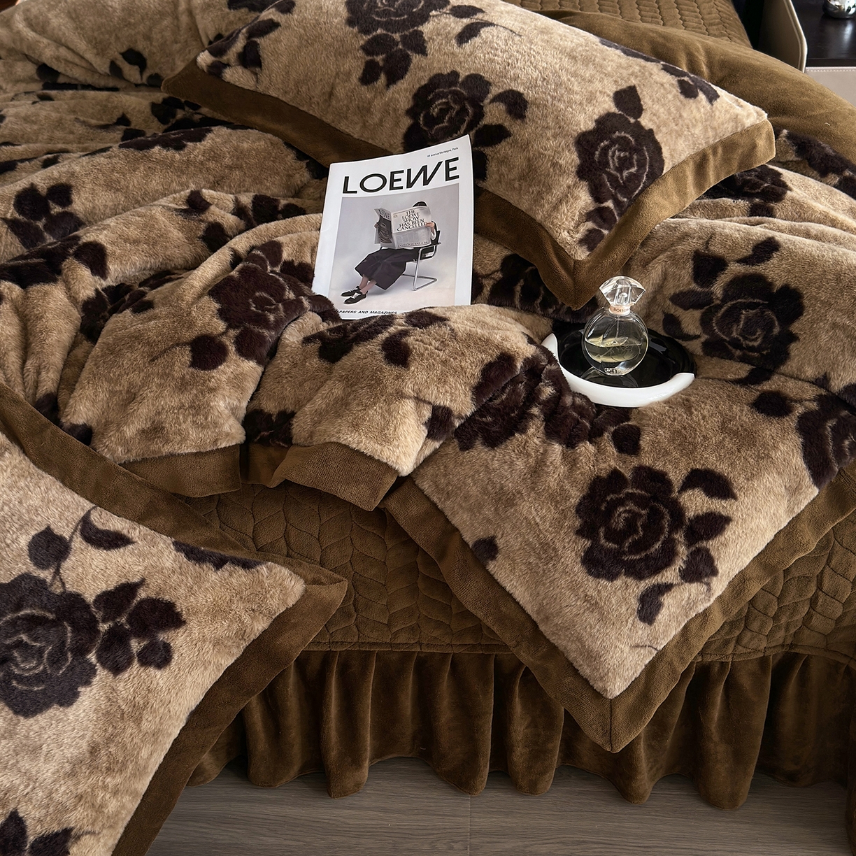 91家纺网 家纺一手货源 找家纺 （总）金艾草 2025新款兔毛宽边床盖四件套【工艺款】