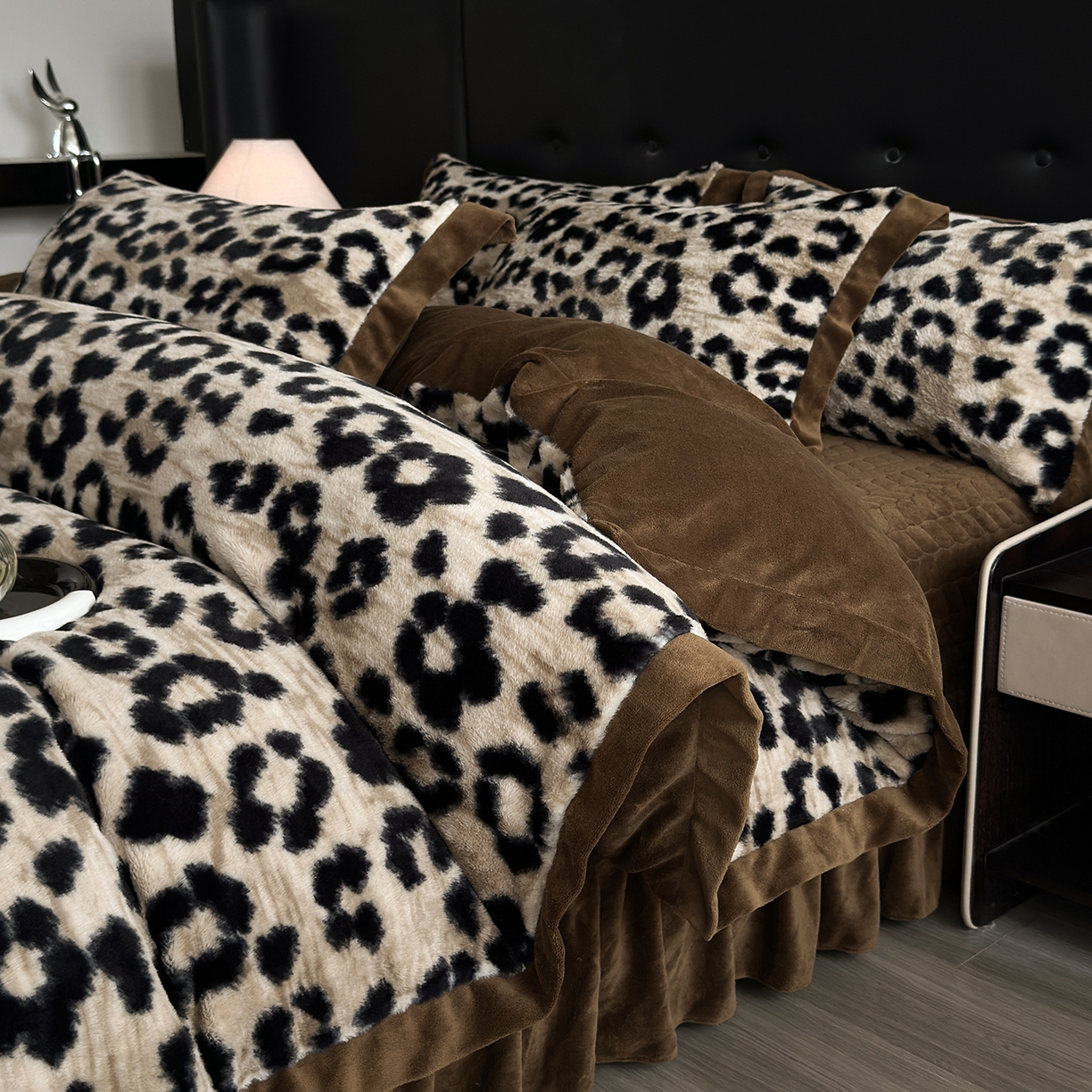 金艾草 2025新款兔毛宽边床盖四件套【工艺款】 豹纹