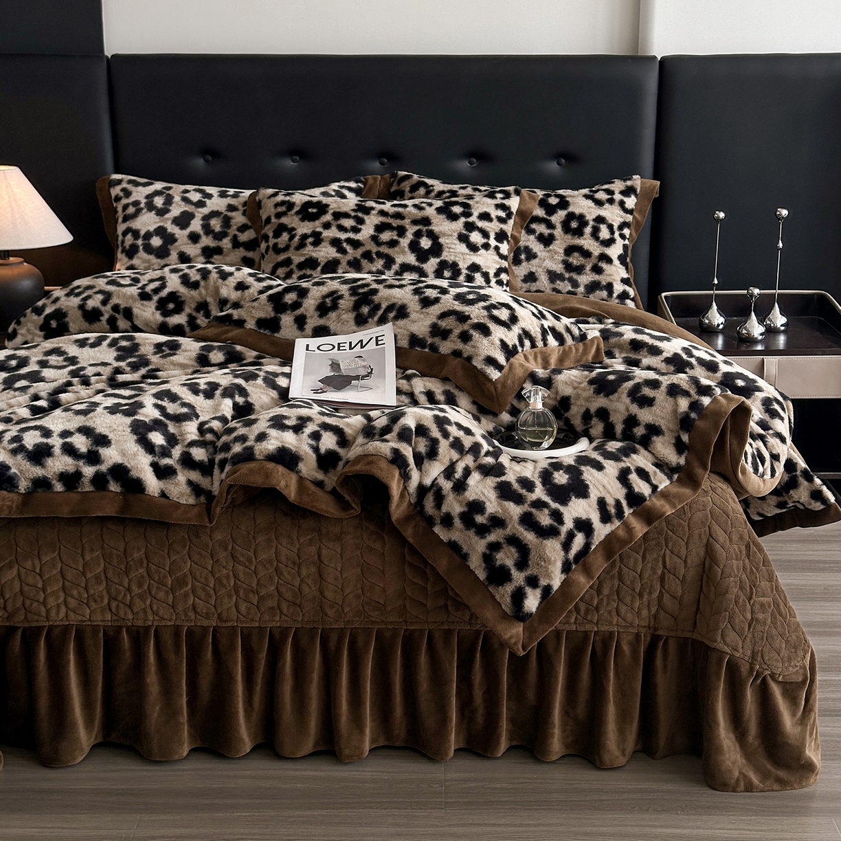 91家纺网 家纺一手货源 找家纺 金艾草 2025新款兔毛宽边床盖四件套【工艺款】 豹纹