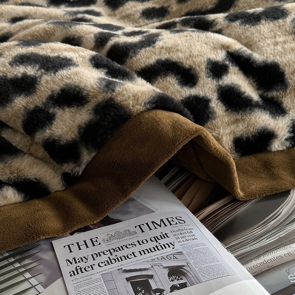 91家纺网 家纺一手货源 找家纺 金艾草 2025新款兔毛宽边床盖四件套【工艺款】 豹纹