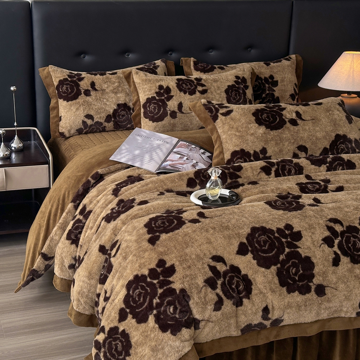 91家纺网 家纺一手货源 找家纺 （总）金艾草 2025新款兔毛宽边床盖四件套【工艺款】