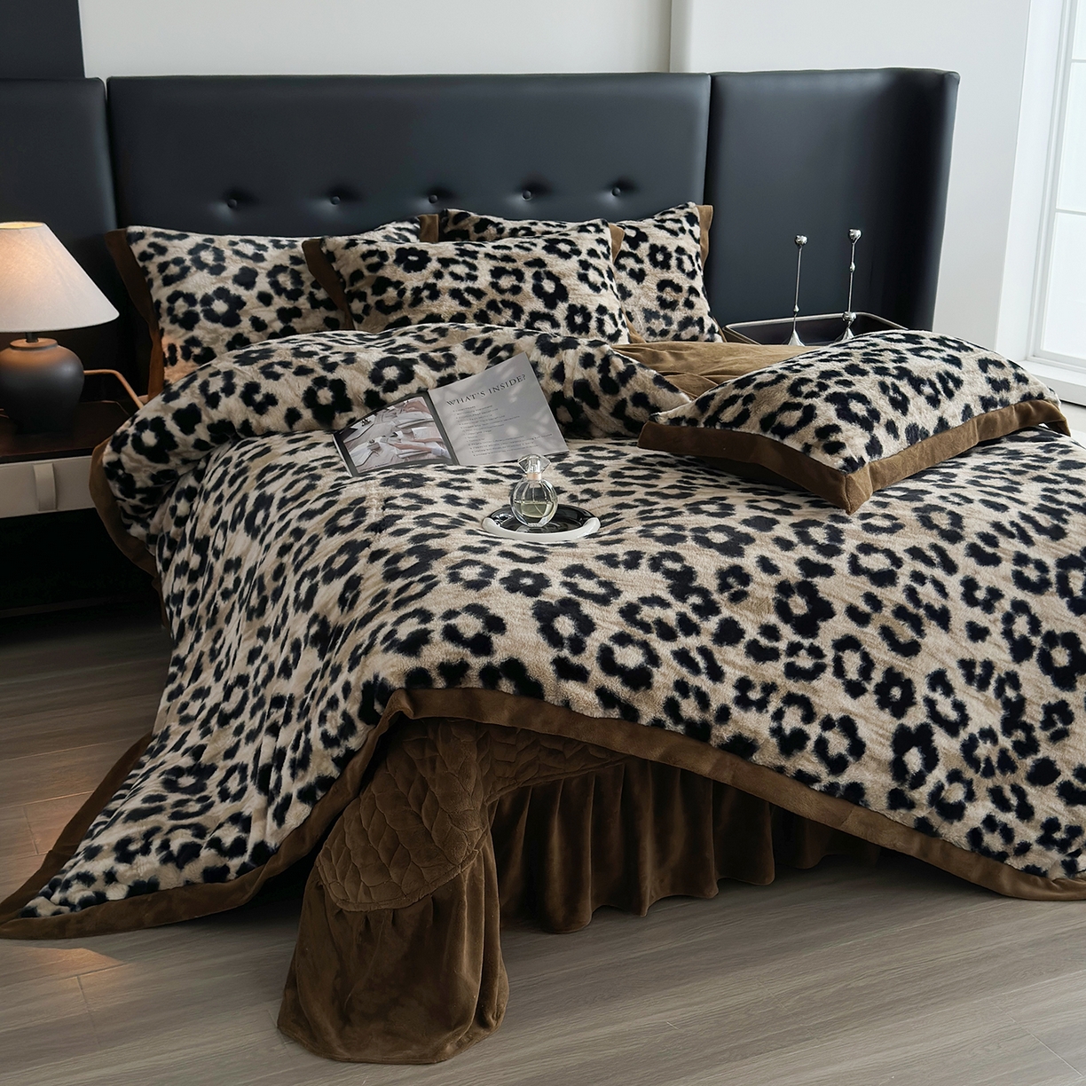 91家纺网 家纺一手货源 找家纺 金艾草 2025新款兔毛宽边床盖四件套【工艺款】 豹纹