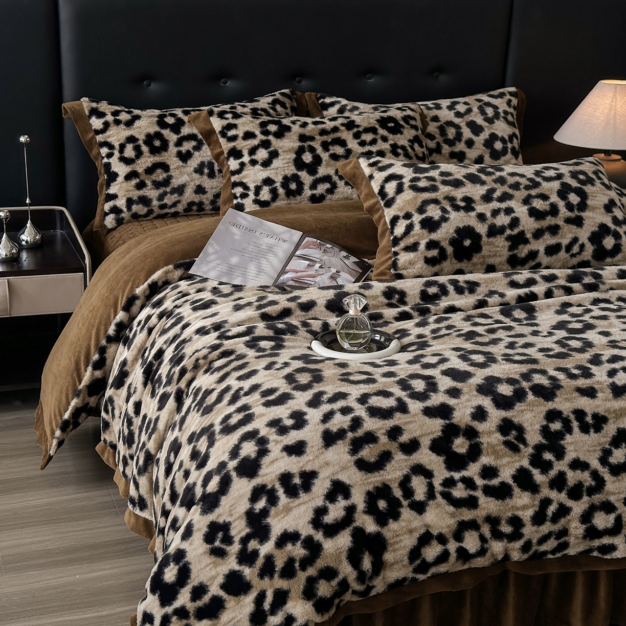 91家纺网 家纺一手货源 找家纺 金艾草 2025新款兔毛宽边床盖四件套【工艺款】 豹纹