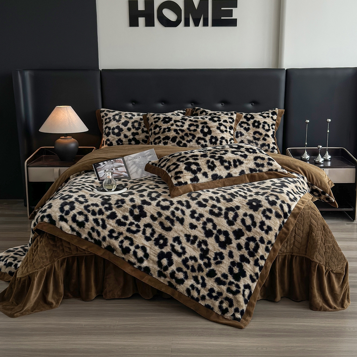 91家纺网 家纺一手货源 找家纺 金艾草 2025新款兔毛宽边床盖四件套【工艺款】 豹纹