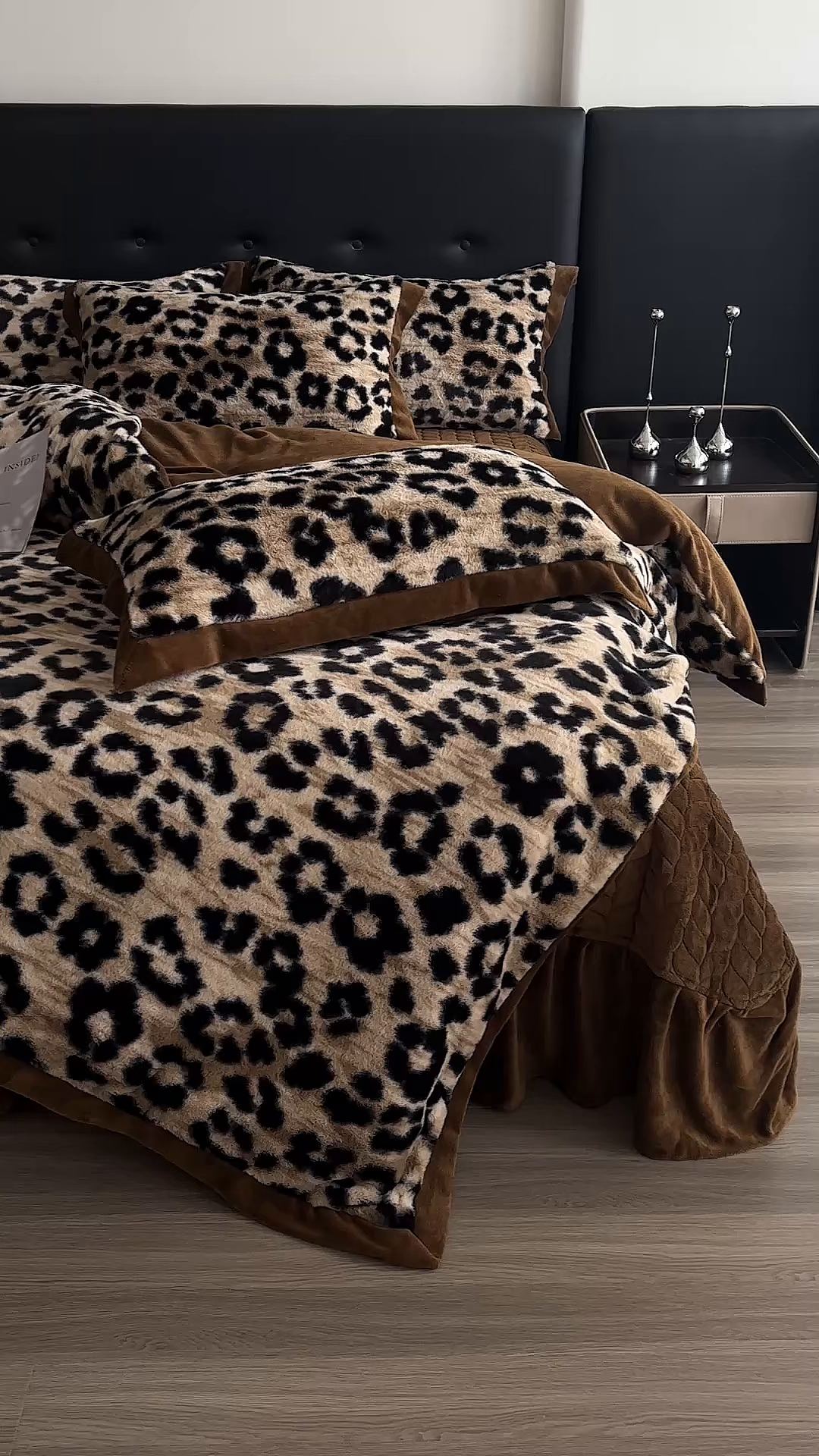 91家纺网 家纺一手货源 找家纺 金艾草 2025新款兔毛宽边床盖四件套【工艺款】 豹纹