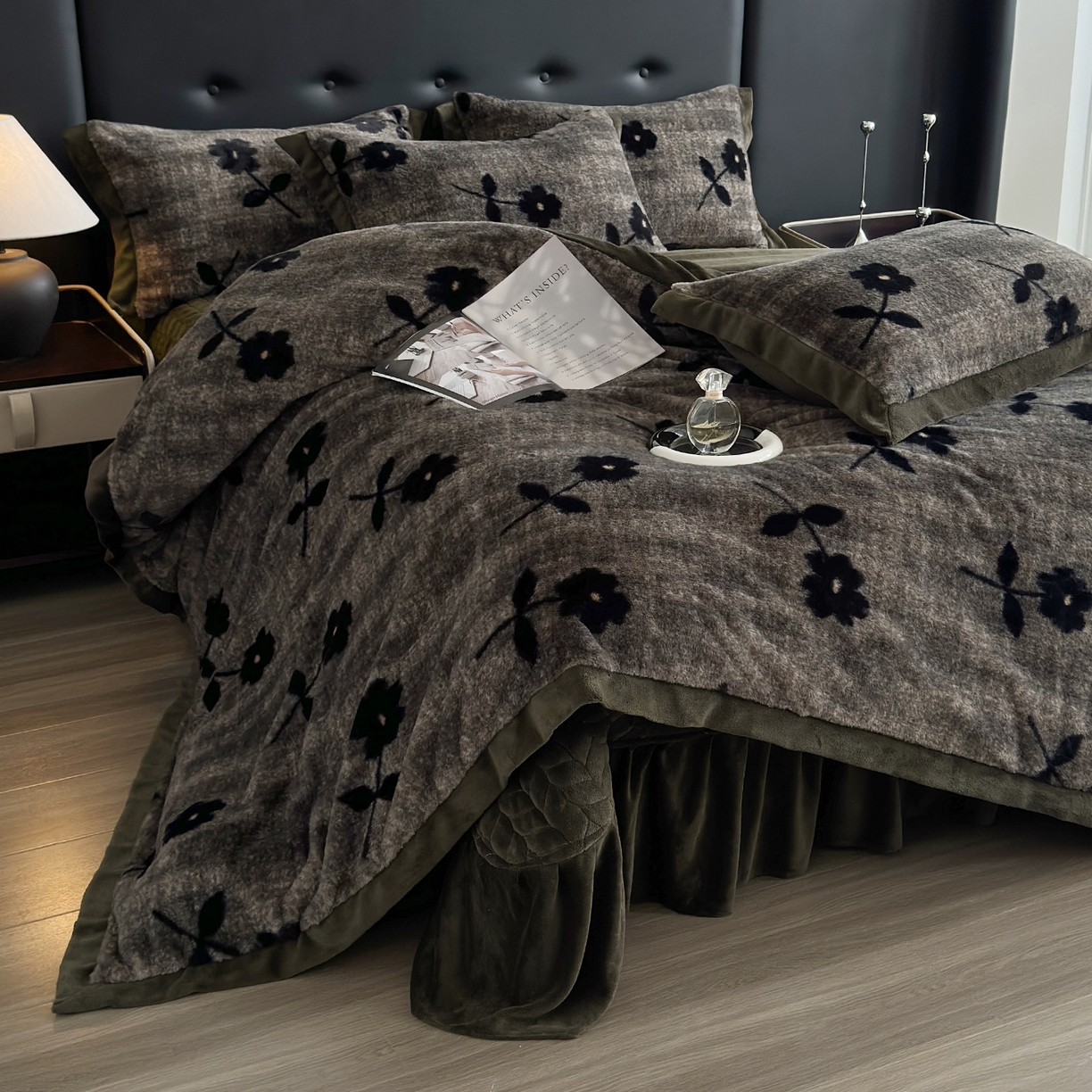 91家纺网 家纺一手货源 找家纺 金艾草 2025新款兔毛宽边床盖四件套【工艺款】 繁花灰