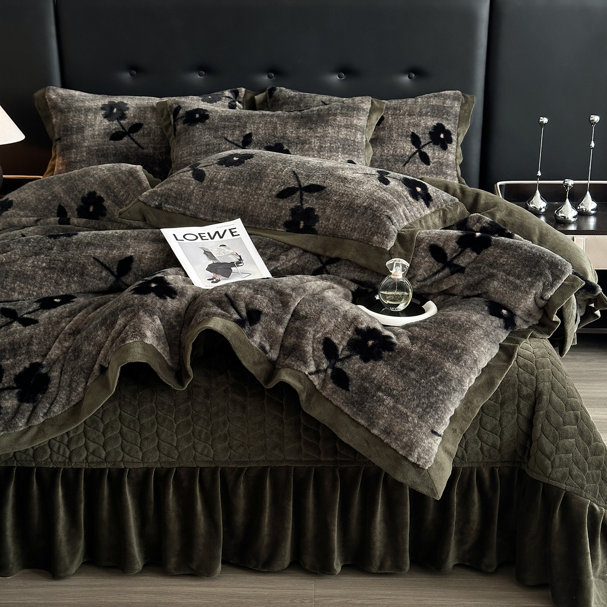 91家纺网 家纺一手货源 找家纺 金艾草 2025新款兔毛宽边床盖四件套【工艺款】 繁花灰