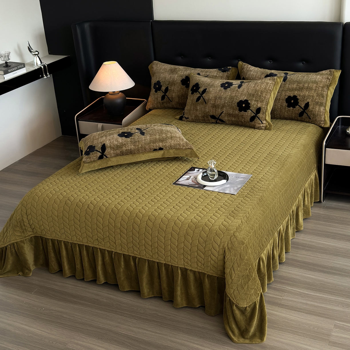 91家纺网 家纺一手货源 找家纺 金艾草 2025新款兔毛宽边床盖四件套【工艺款】 繁花咖