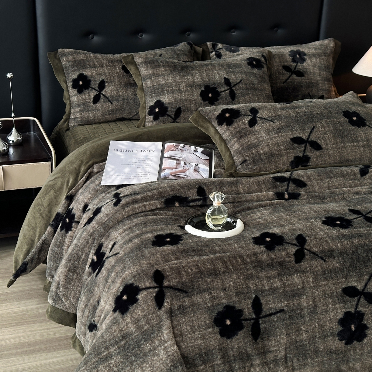91家纺网 家纺一手货源 找家纺 金艾草 2025新款兔毛宽边床盖四件套【工艺款】 繁花灰