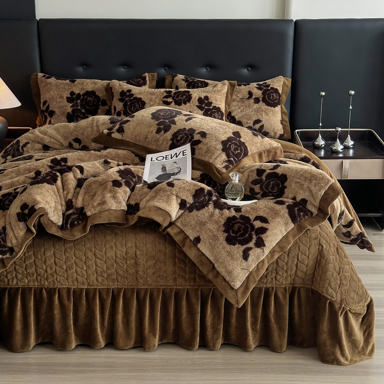 91家纺网 家纺一手货源 找家纺 金艾草 2025新款兔毛宽边床盖四件套【工艺款】 盛放咖