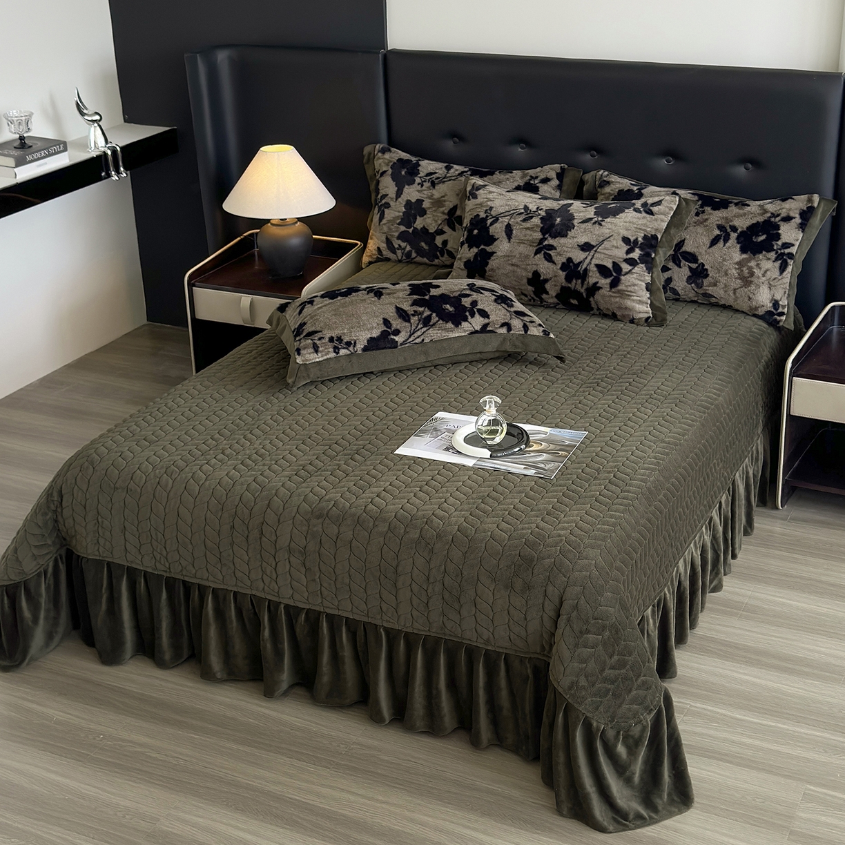 91家纺网 家纺一手货源 找家纺 金艾草 2025新款兔毛宽边床盖四件套【工艺款】 简爱