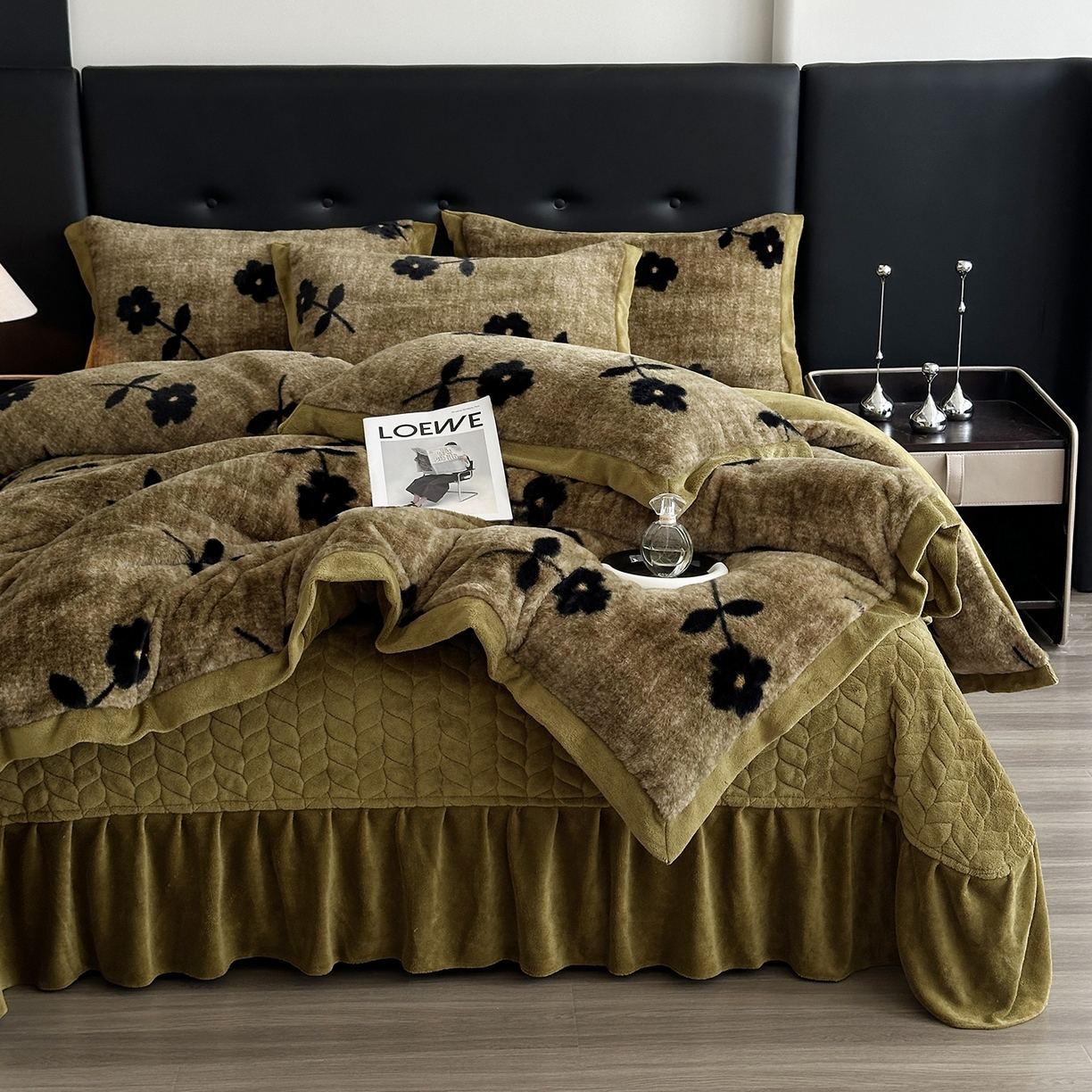 91家纺网 家纺一手货源 找家纺 金艾草 2025新款兔毛宽边床盖四件套【工艺款】 繁花咖