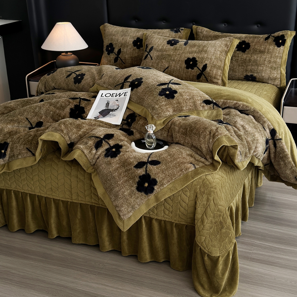 91家纺网 家纺一手货源 找家纺 金艾草 2025新款兔毛宽边床盖四件套【工艺款】 繁花咖