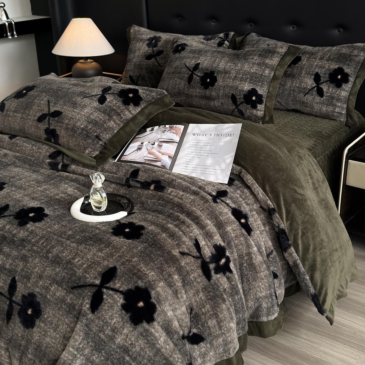 91家纺网 家纺一手货源 找家纺 金艾草 2025新款兔毛宽边床盖四件套【工艺款】 繁花灰