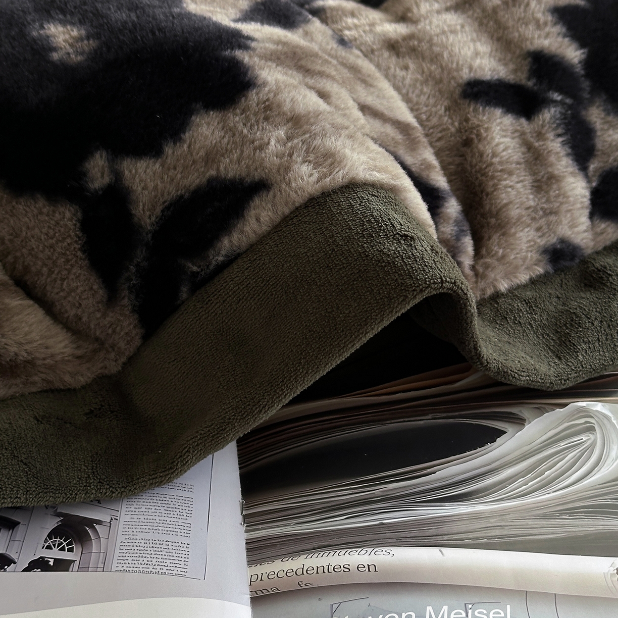 91家纺网 家纺一手货源 找家纺 金艾草 2025新款兔毛宽边床盖四件套【工艺款】 简爱