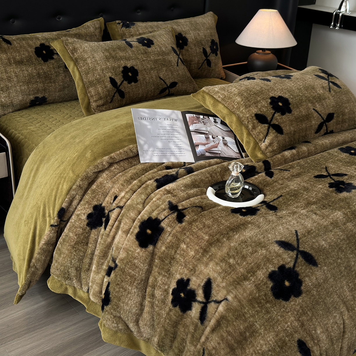 91家纺网 家纺一手货源 找家纺 金艾草 2025新款兔毛宽边床盖四件套【工艺款】 繁花咖