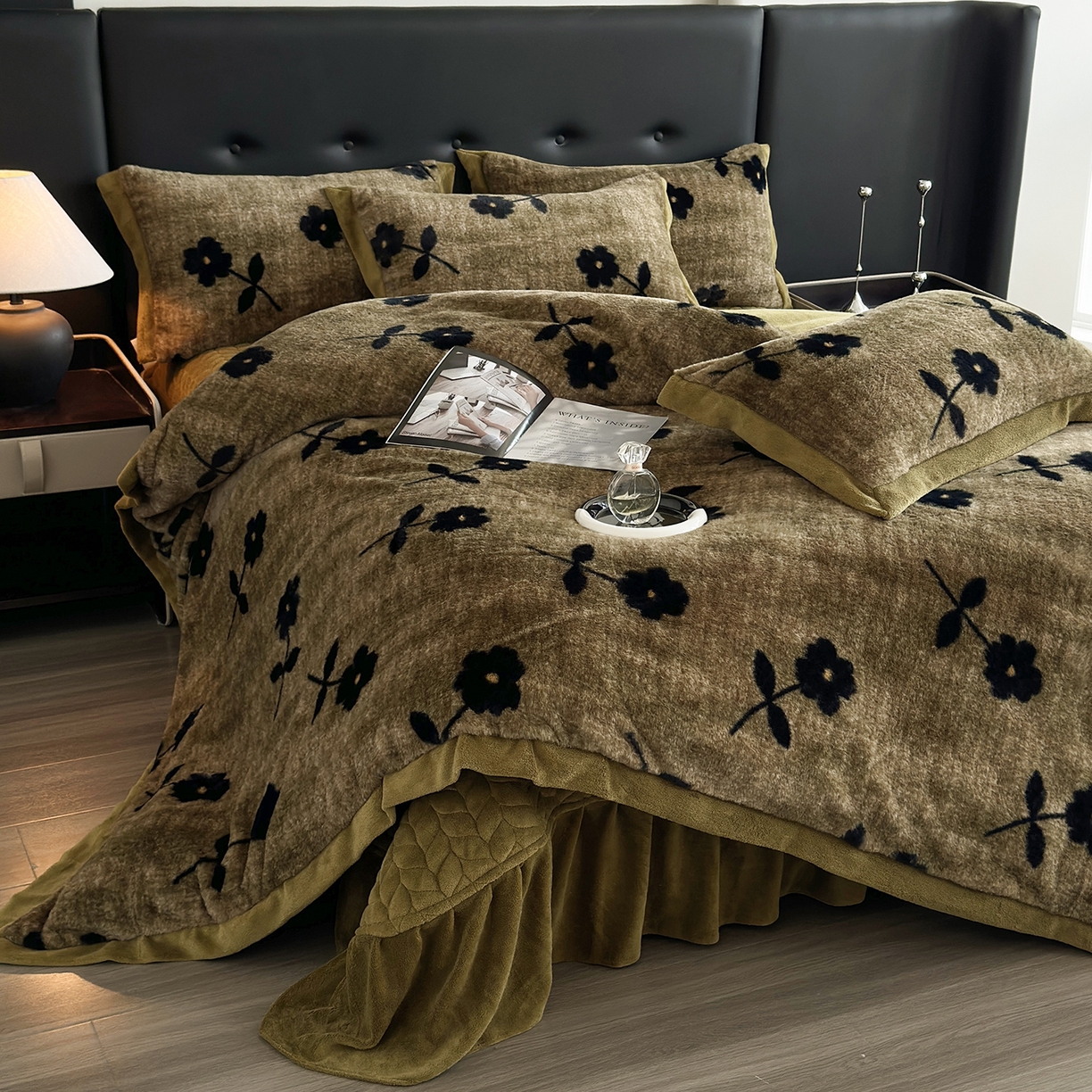 91家纺网 家纺一手货源 找家纺 金艾草 2025新款兔毛宽边床盖四件套【工艺款】 繁花咖