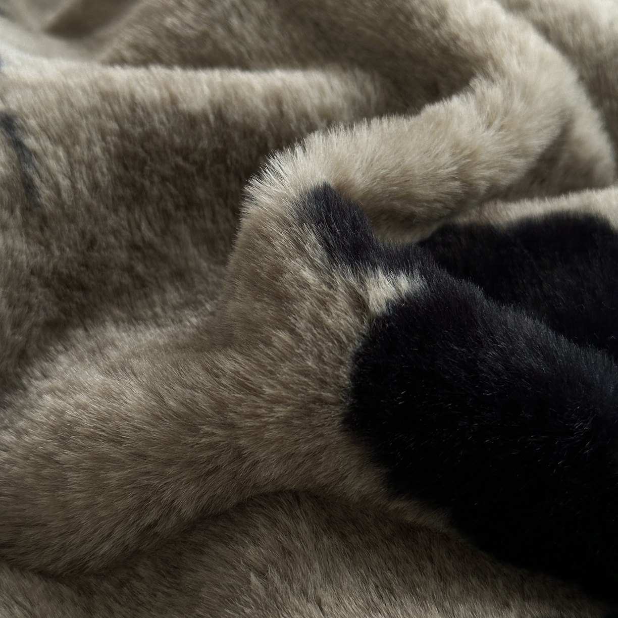 91家纺网 家纺一手货源 找家纺 金艾草 2025新款兔毛宽边床盖四件套【工艺款】 盛放灰