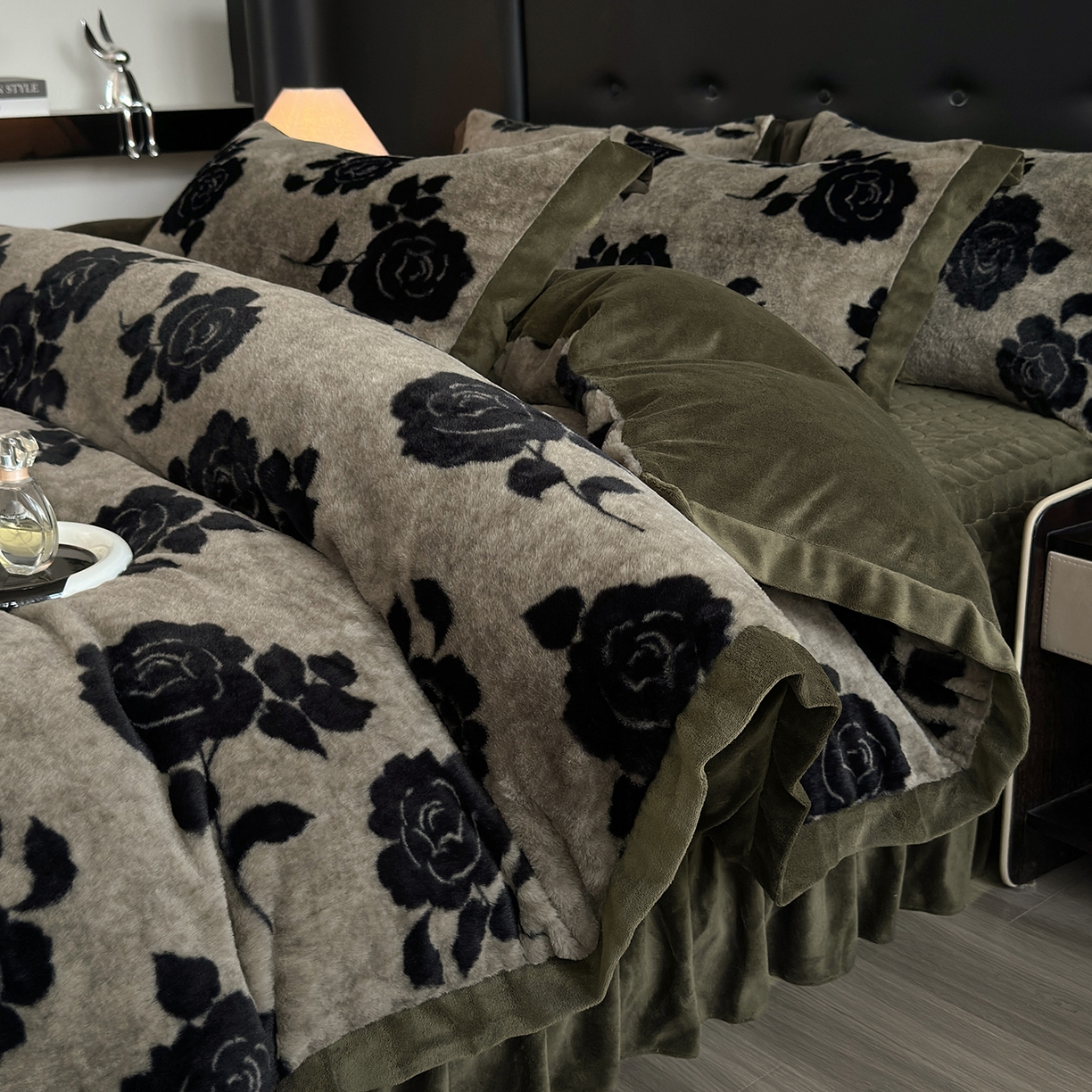 金艾草 2025新款兔毛宽边床盖四件套【工艺款】 盛放灰