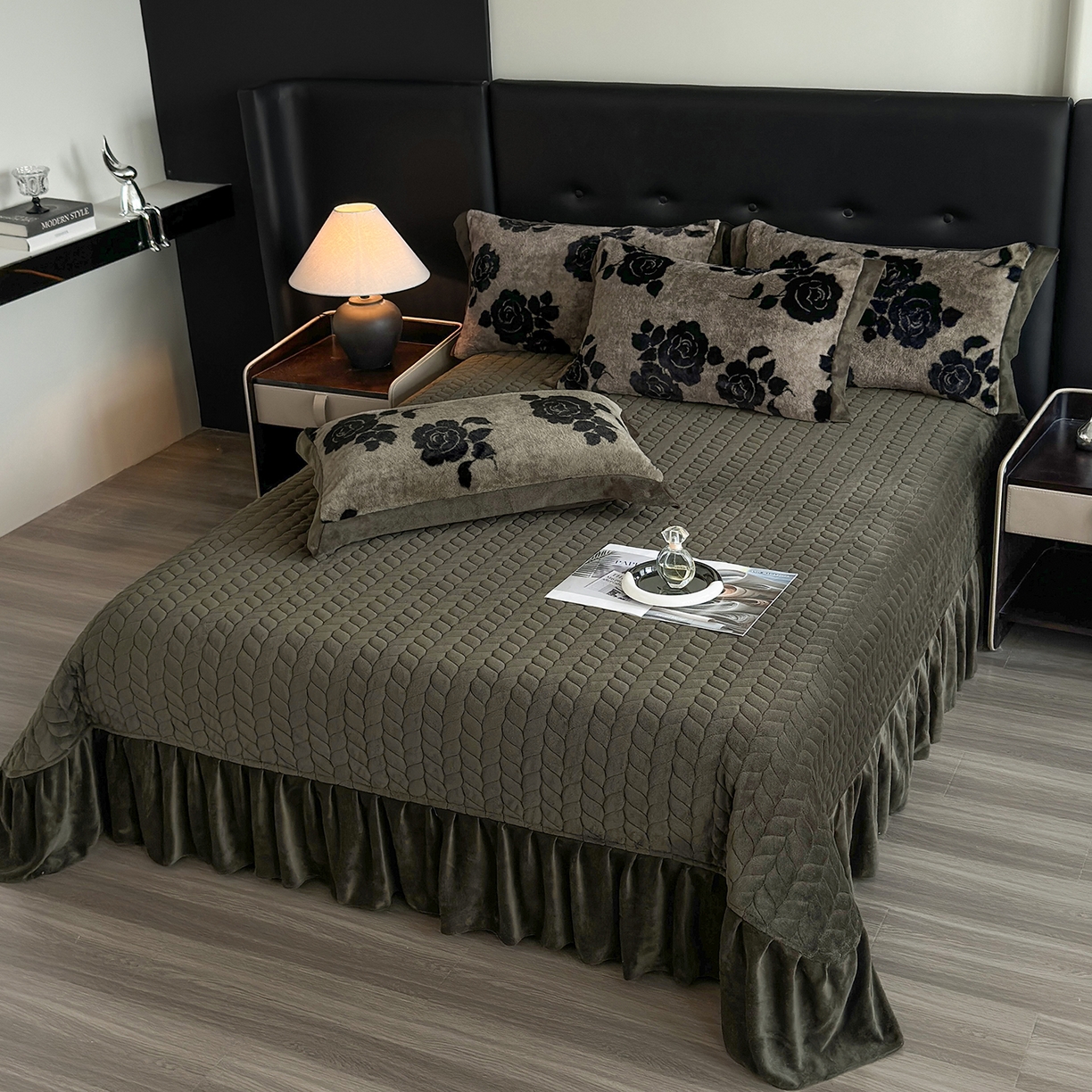 91家纺网 家纺一手货源 找家纺 金艾草 2025新款兔毛宽边床盖四件套【工艺款】 盛放灰