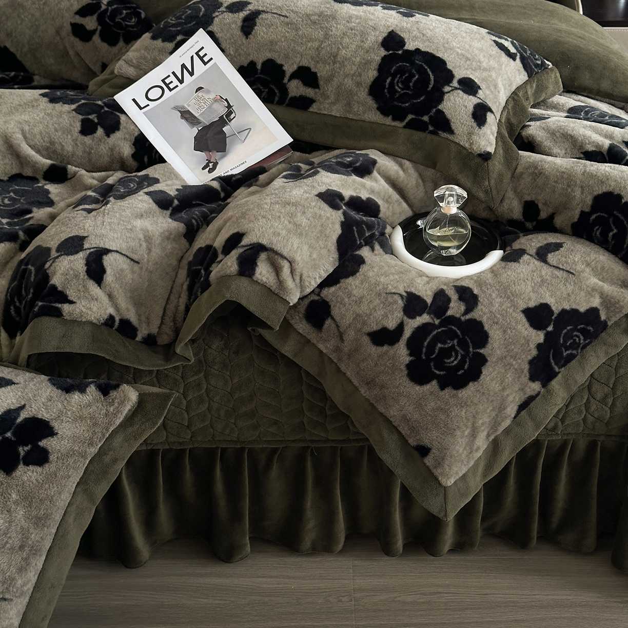 91家纺网 家纺一手货源 找家纺 金艾草 2025新款兔毛宽边床盖四件套【工艺款】 盛放灰