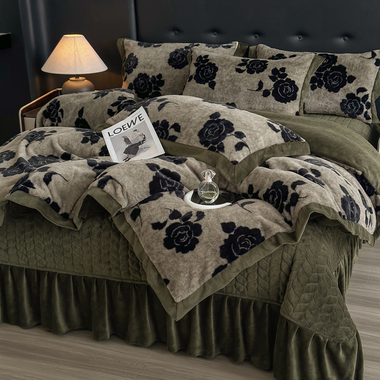 91家纺网 家纺一手货源 找家纺 金艾草 2025新款兔毛宽边床盖四件套【工艺款】 盛放灰