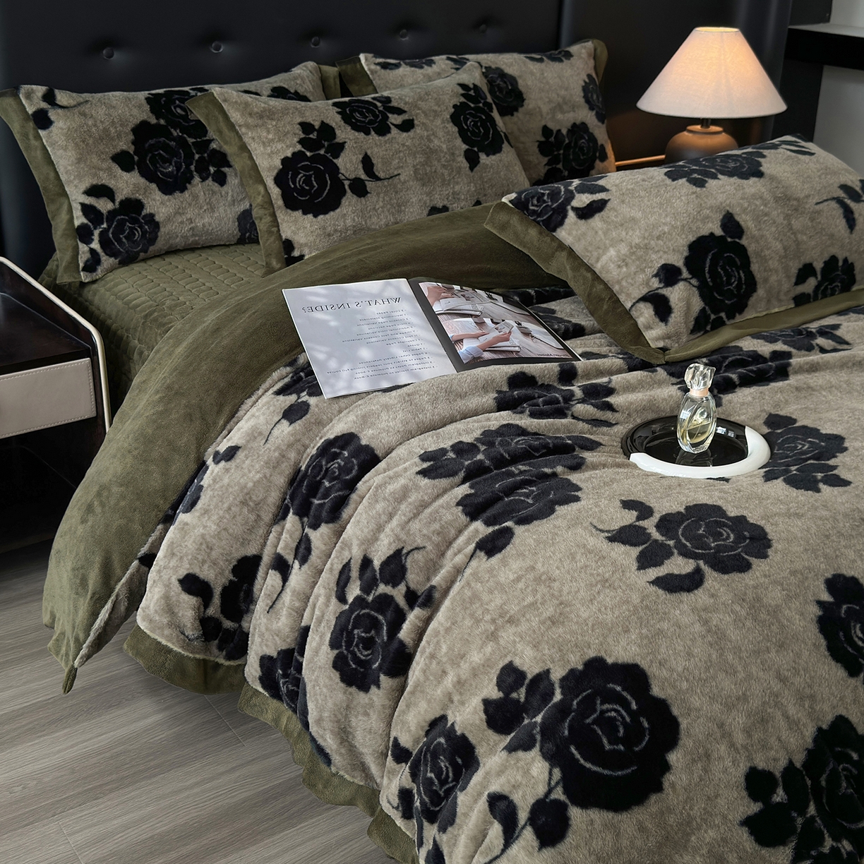 91家纺网 家纺一手货源 找家纺 金艾草 2025新款兔毛宽边床盖四件套【工艺款】 盛放灰