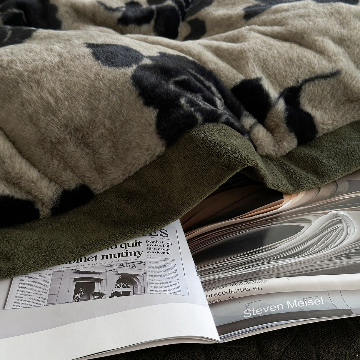 91家纺网 家纺一手货源 找家纺 金艾草 2025新款兔毛宽边床盖四件套【工艺款】 盛放灰