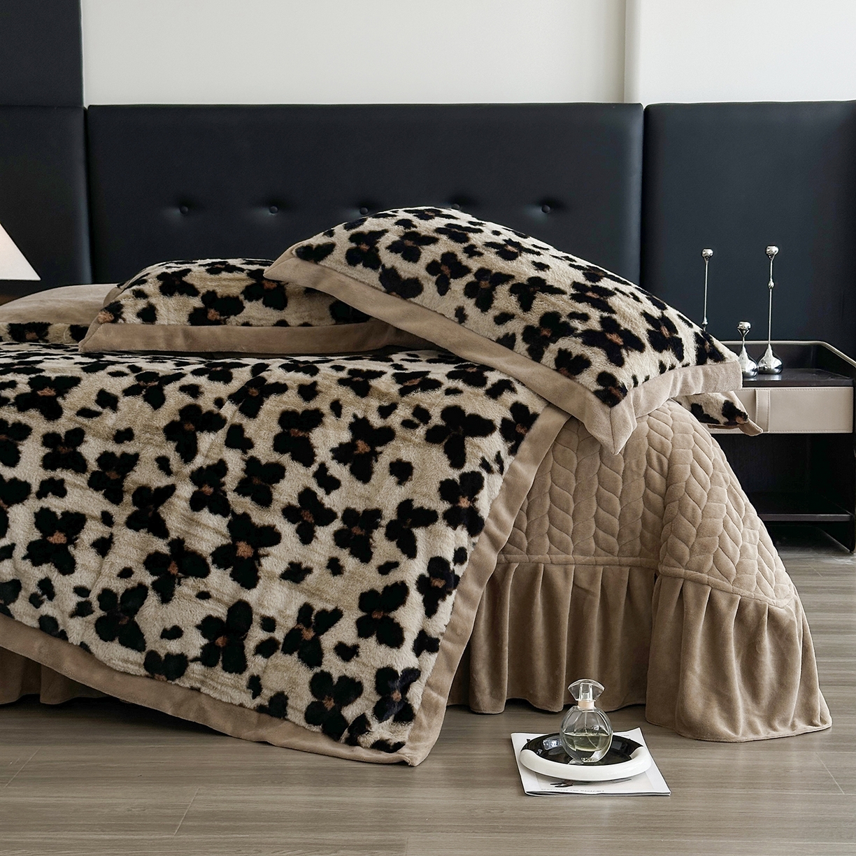 91家纺网 家纺一手货源 找家纺 金艾草 2025新款兔毛宽边床盖四件套【工艺款】 蝴蝶