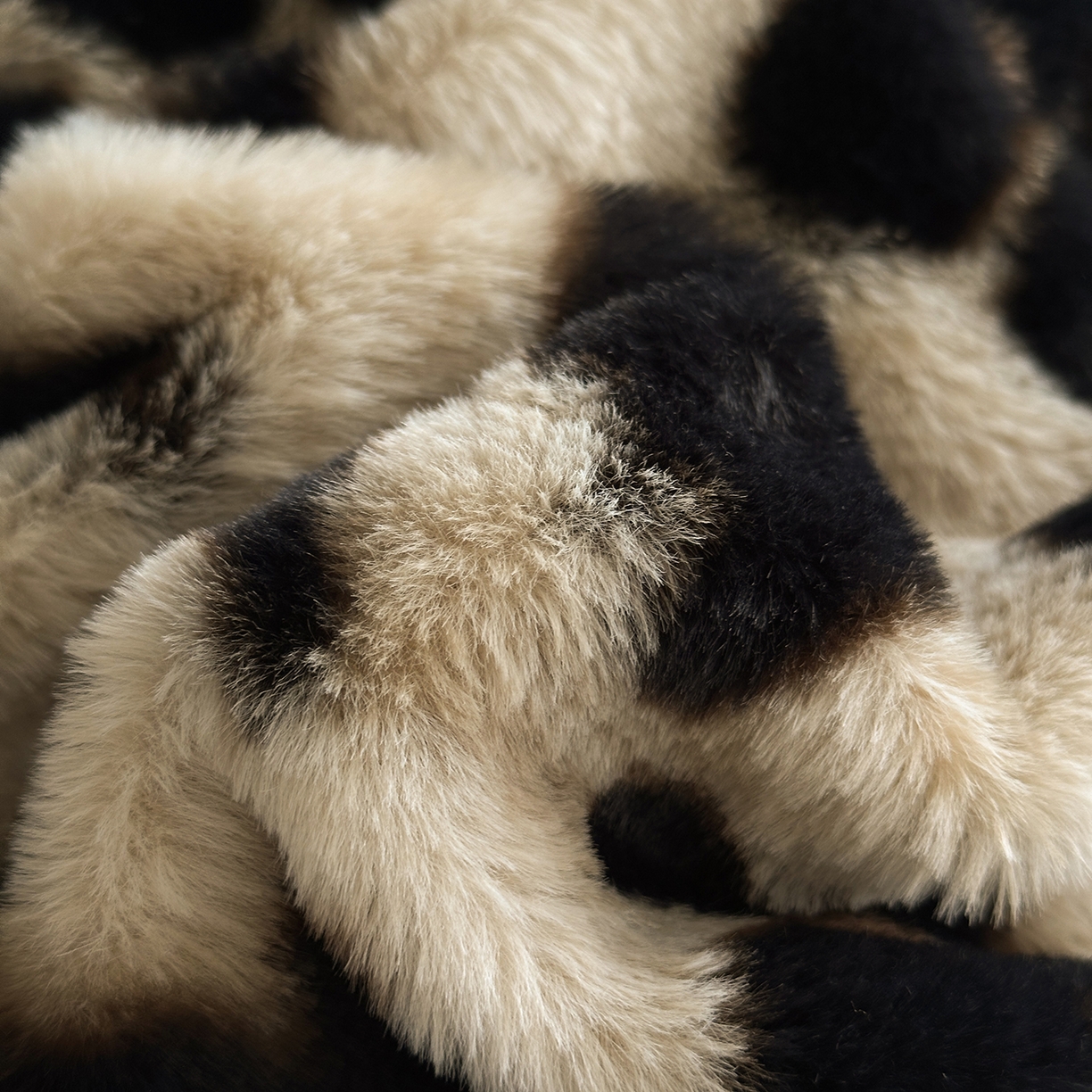 91家纺网 家纺一手货源 找家纺 金艾草 2025新款兔毛宽边床盖四件套【工艺款】 蝴蝶