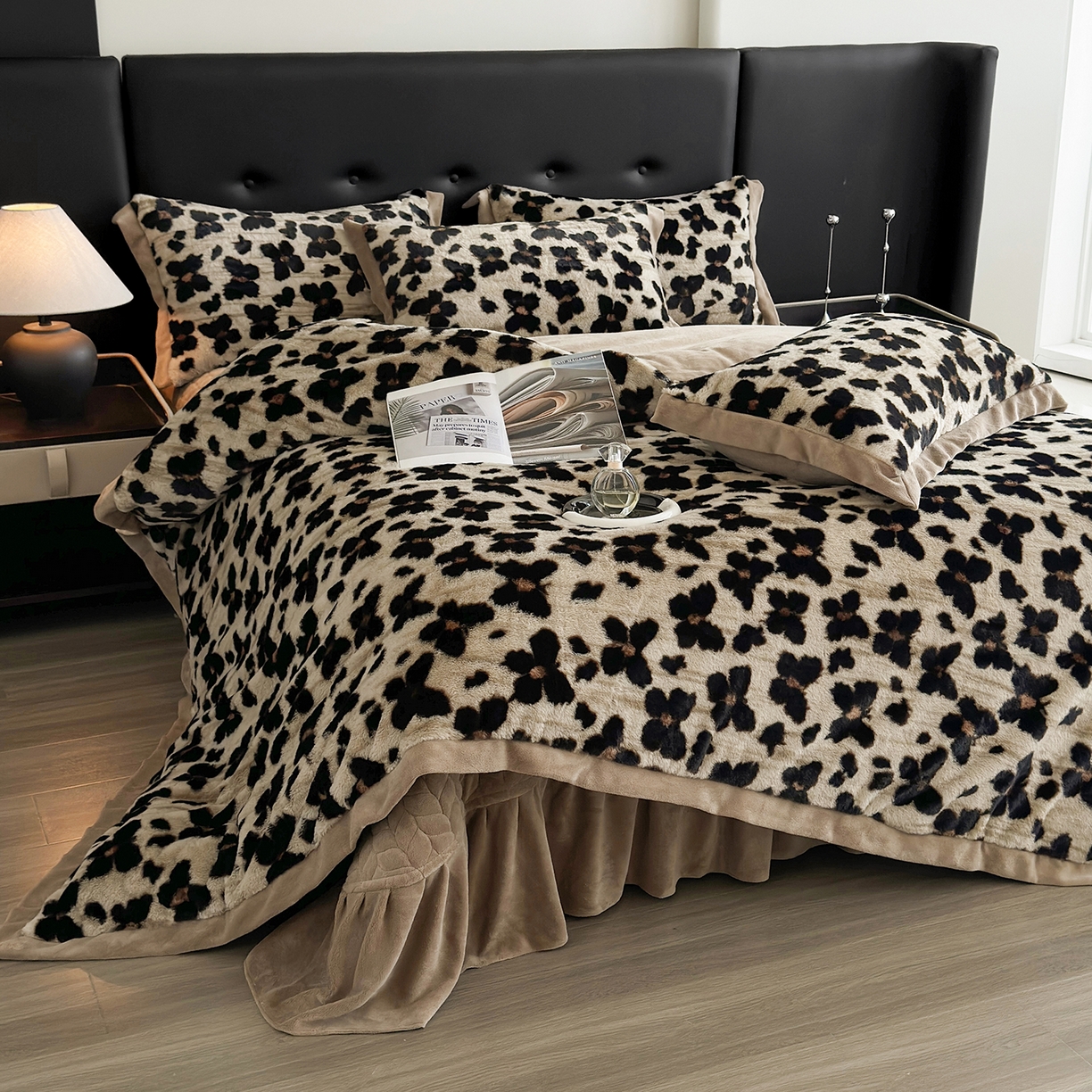 91家纺网 家纺一手货源 找家纺 金艾草 2025新款兔毛宽边床盖四件套【工艺款】 蝴蝶