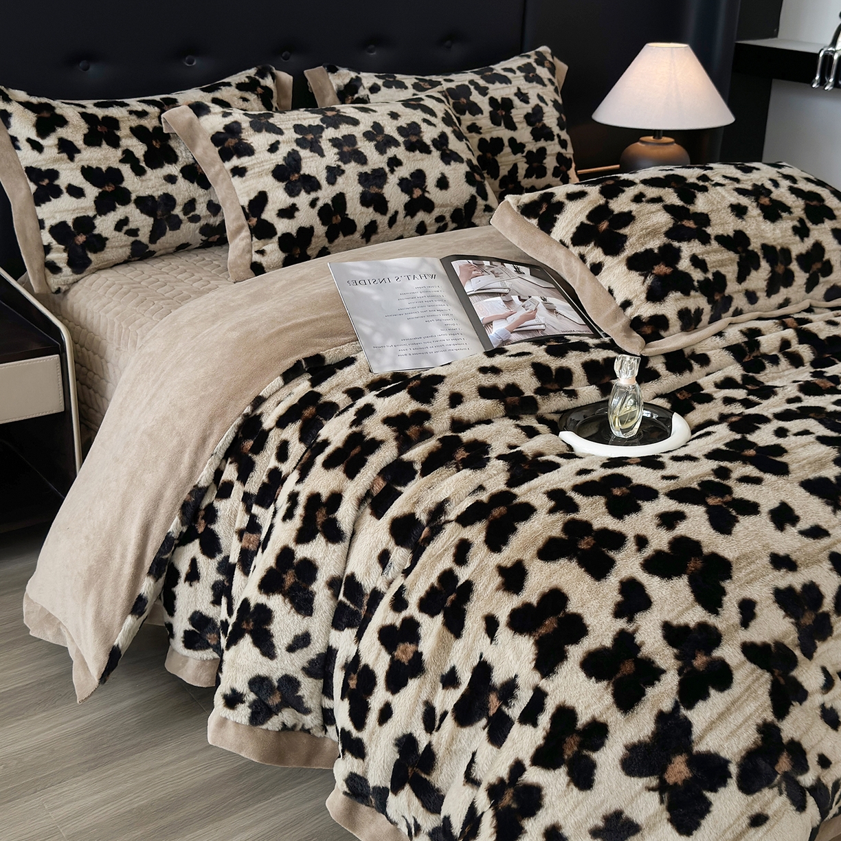 91家纺网 家纺一手货源 找家纺 金艾草 2025新款兔毛宽边床盖四件套【工艺款】 蝴蝶