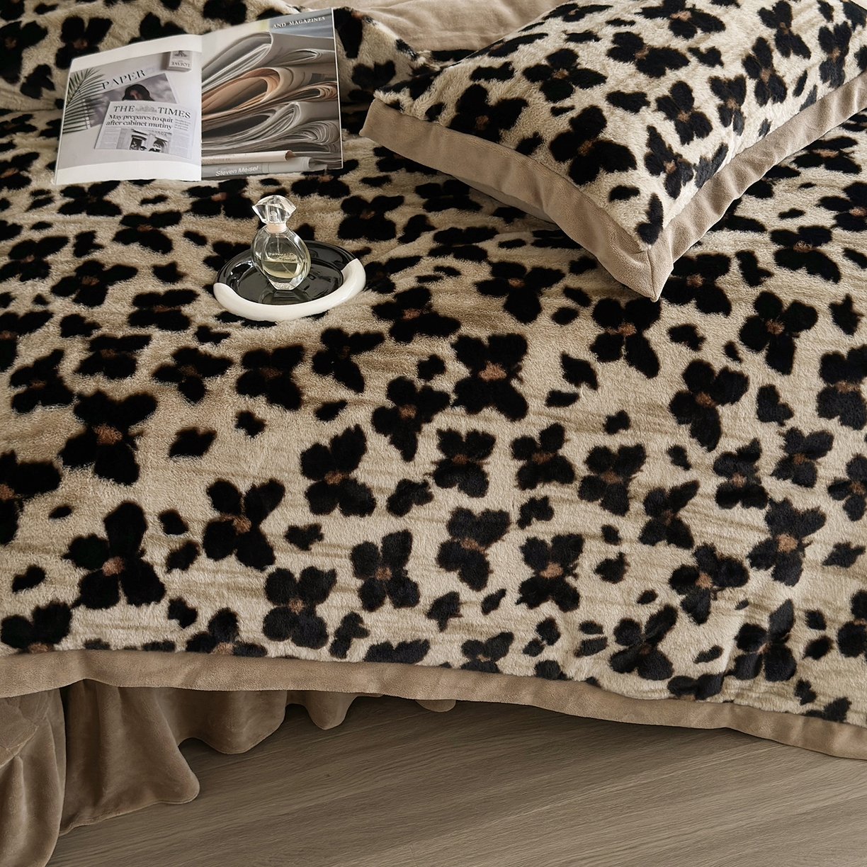 91家纺网 家纺一手货源 找家纺 金艾草 2025新款兔毛宽边床盖四件套【工艺款】 蝴蝶