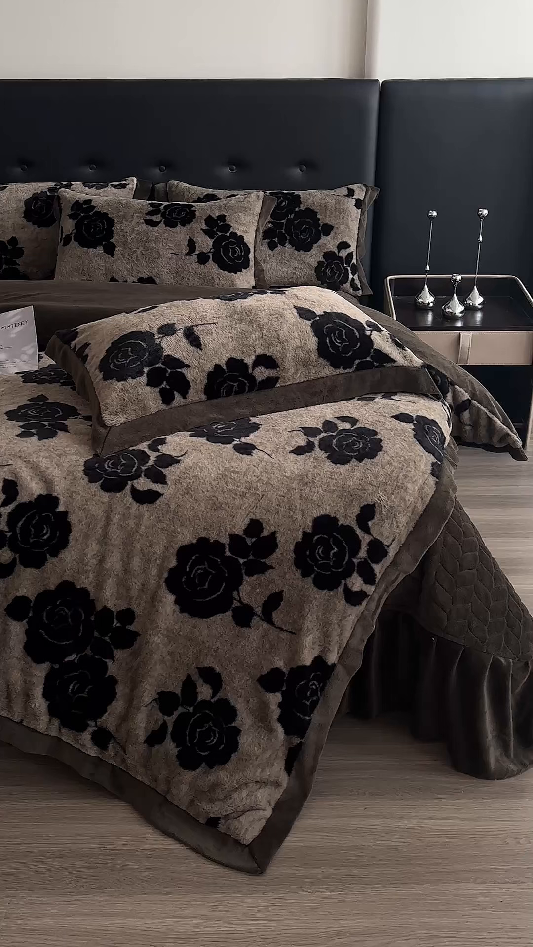 91家纺网 家纺一手货源 找家纺 金艾草 2025新款兔毛宽边床盖四件套【工艺款】 盛放灰