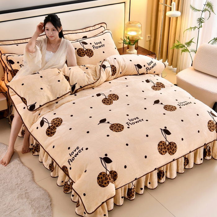 91家纺网 家纺一手货源 找家纺 雨洋2025新款加厚保暖8.5斤牛奶绒金貂婴儿绒四件套小樱桃