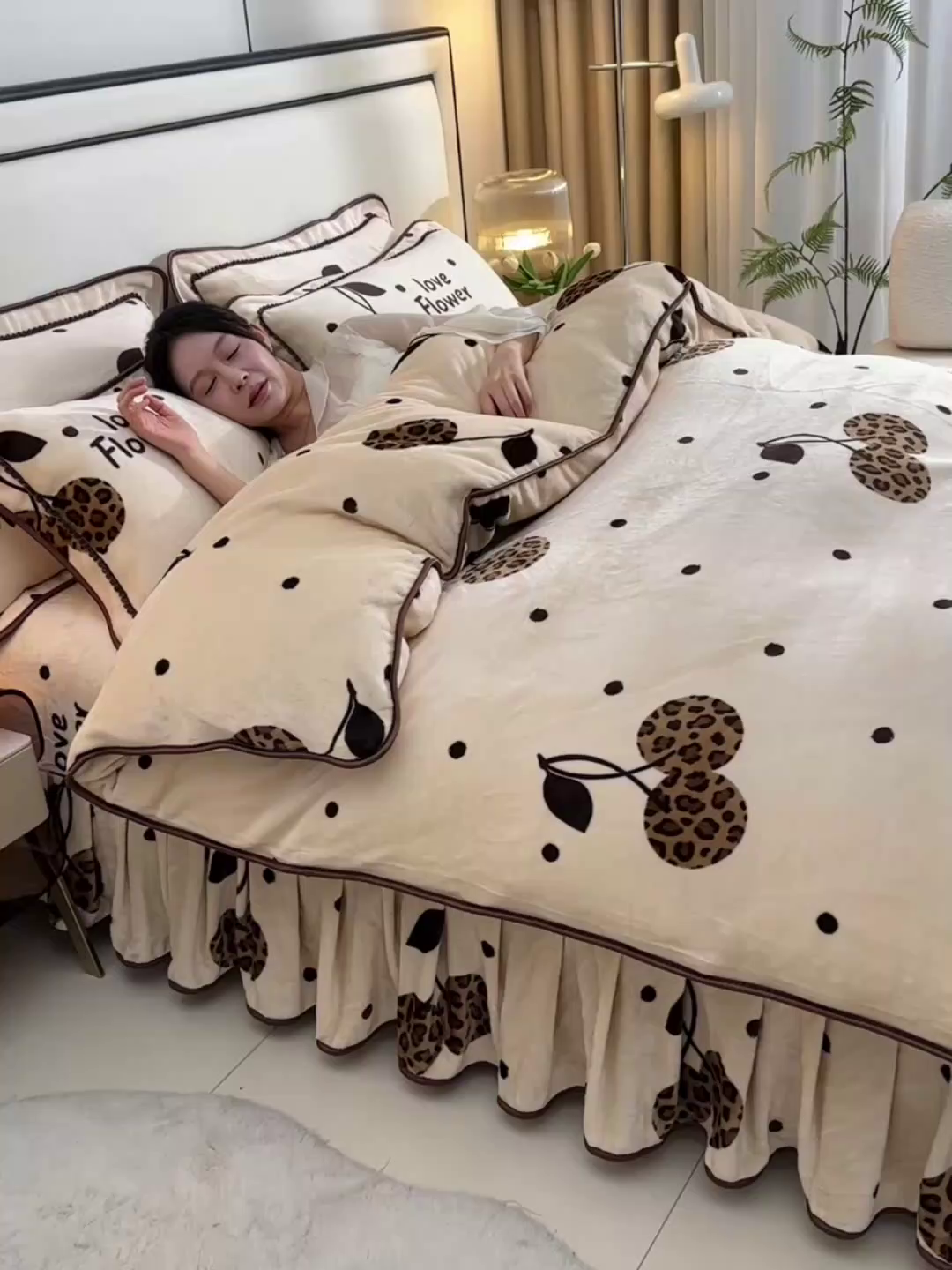 91家纺网 家纺一手货源 找家纺 雨洋2025新款加厚保暖8.5斤牛奶绒金貂婴儿绒四件套小樱桃