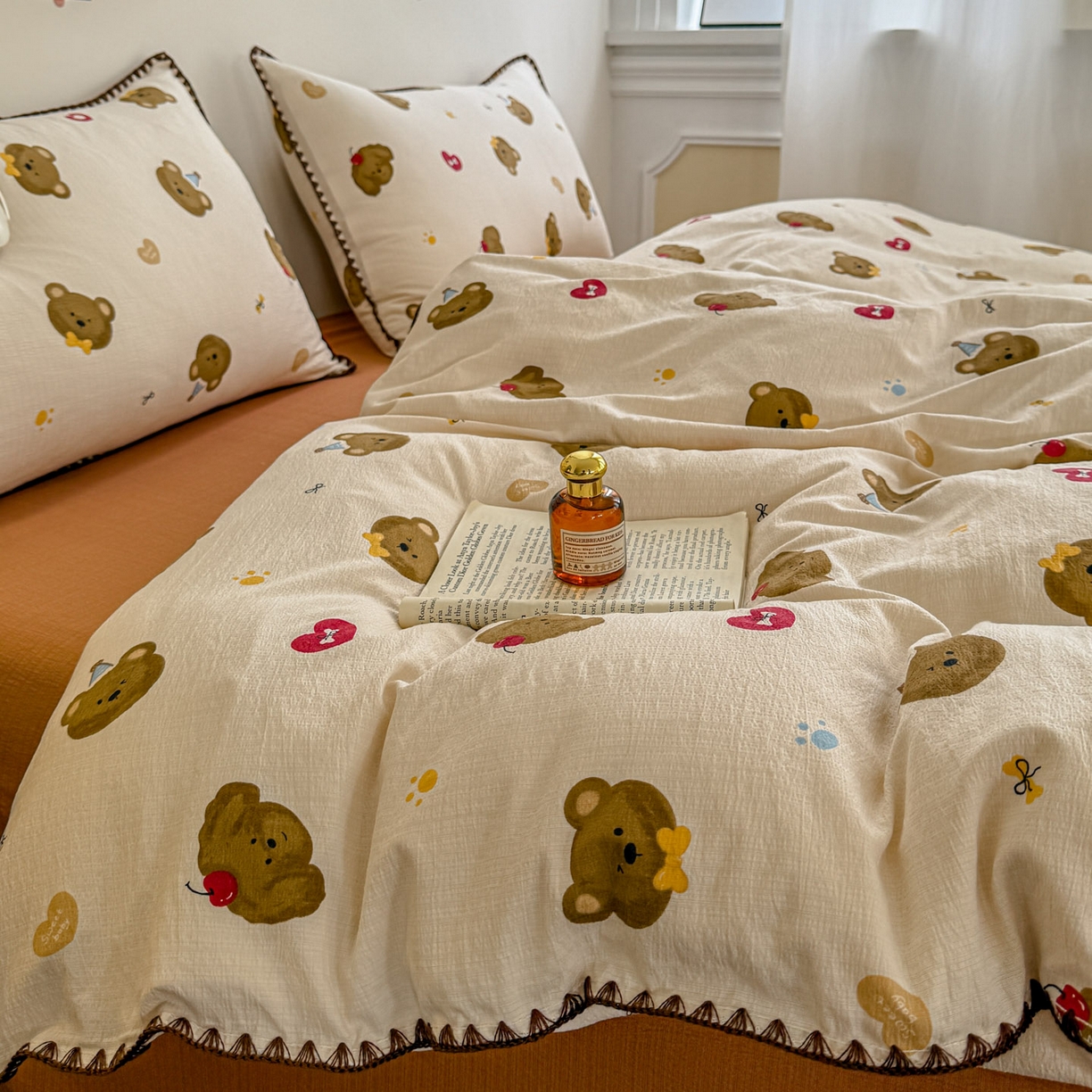 91家纺网 家纺一手货源 找家纺 （总）晚爱家纺（原晚安家居） 2025新款云感双层纱贝壳边三角针工艺卡通小清新小碎花四件套