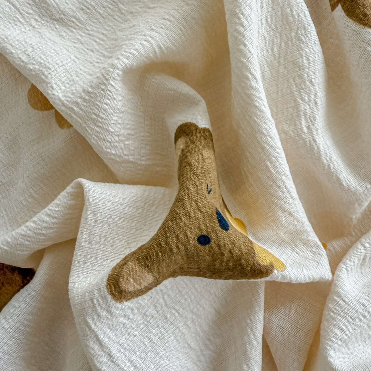 91家纺网 家纺一手货源 找家纺 （总）晚爱家纺（原晚安家居） 2025新款云感双层纱贝壳边三角针工艺卡通小清新小碎花四件套