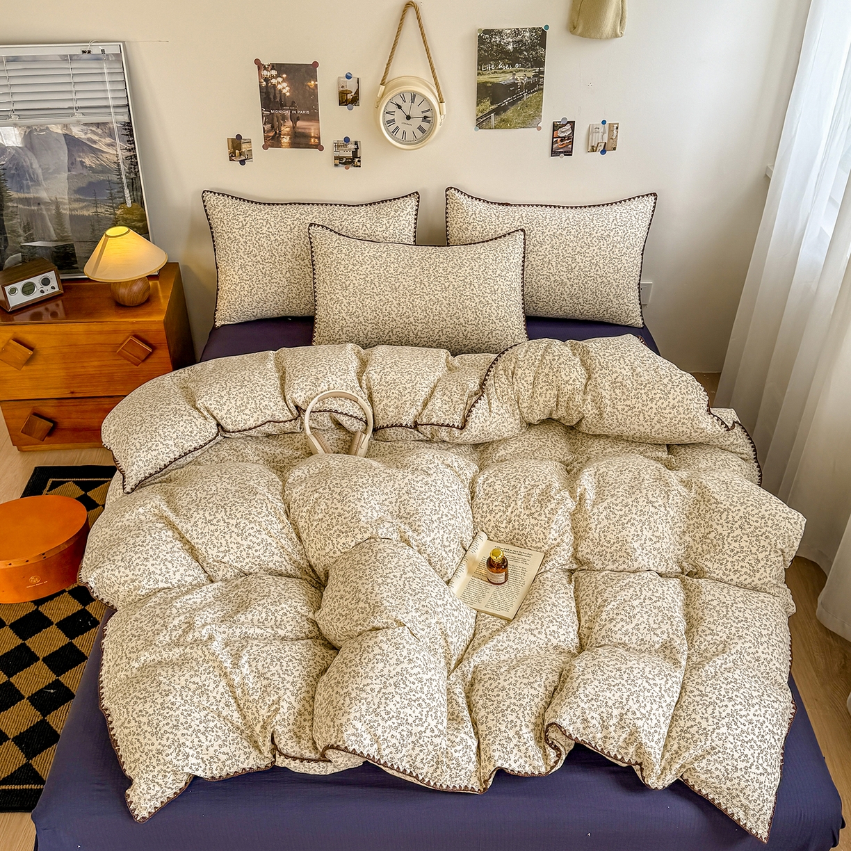 91家纺网 家纺一手货源 找家纺 晚爱家纺（原晚安家居） 2025新款云感双层纱贝壳边三角针工艺卡通小清新小碎花四件套 风铃