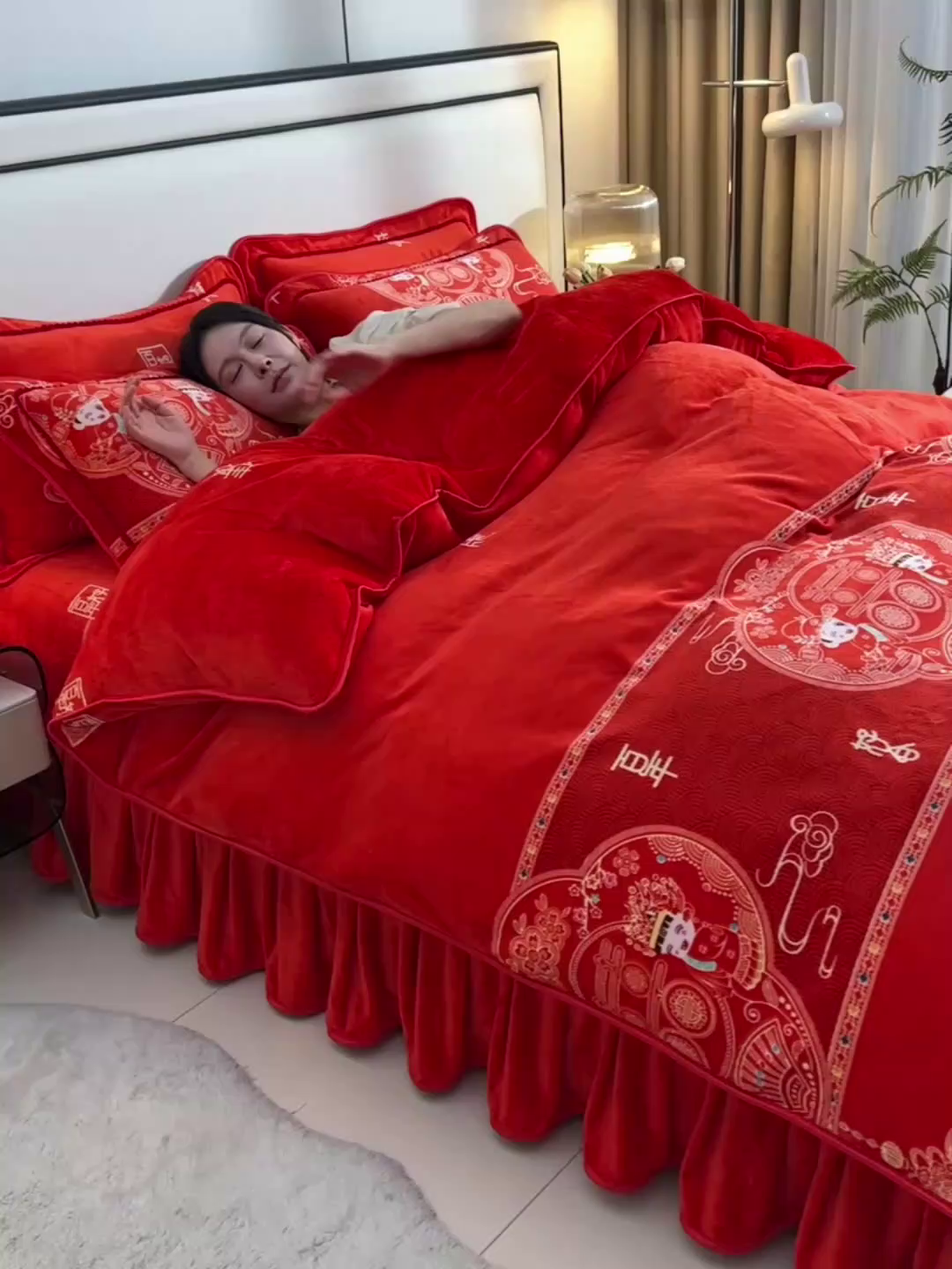 91家纺网 家纺一手货源 找家纺 雨洋2025新款加厚保暖8.5斤牛奶绒金貂婴儿绒四件套永结同心