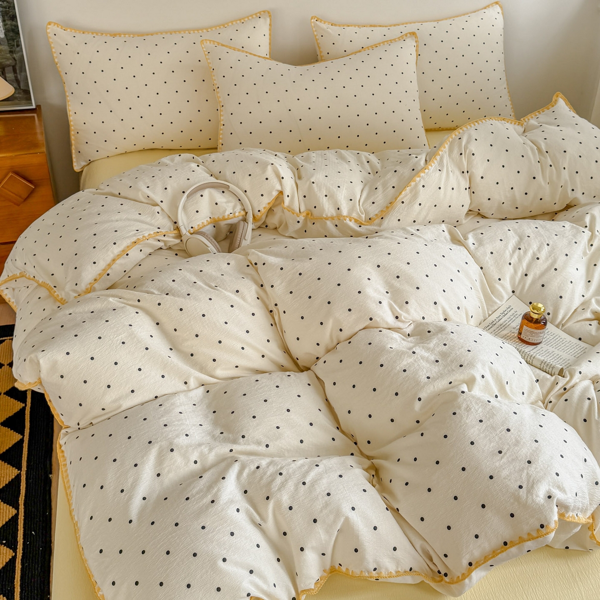 91家纺网 家纺一手货源 找家纺 晚爱家纺（原晚安家居） 2025新款云感双层纱贝壳边三角针工艺卡通小清新小碎花四件套 波点黄