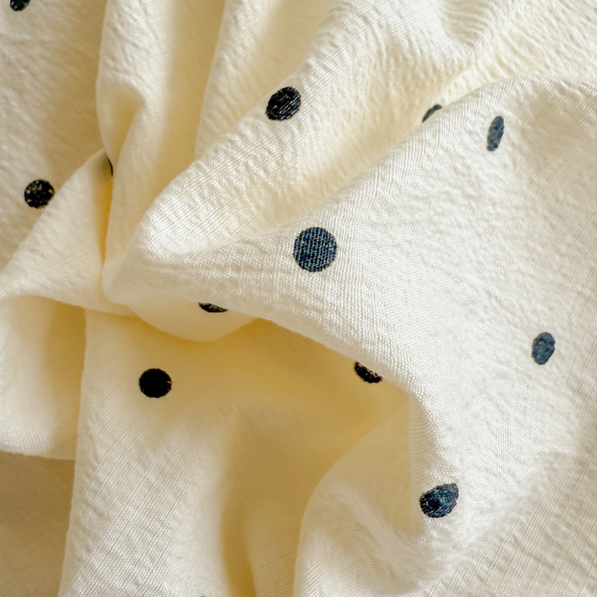 91家纺网 家纺一手货源 找家纺 晚爱家纺（原晚安家居） 2025新款云感双层纱贝壳边三角针工艺卡通小清新小碎花四件套 波点黄