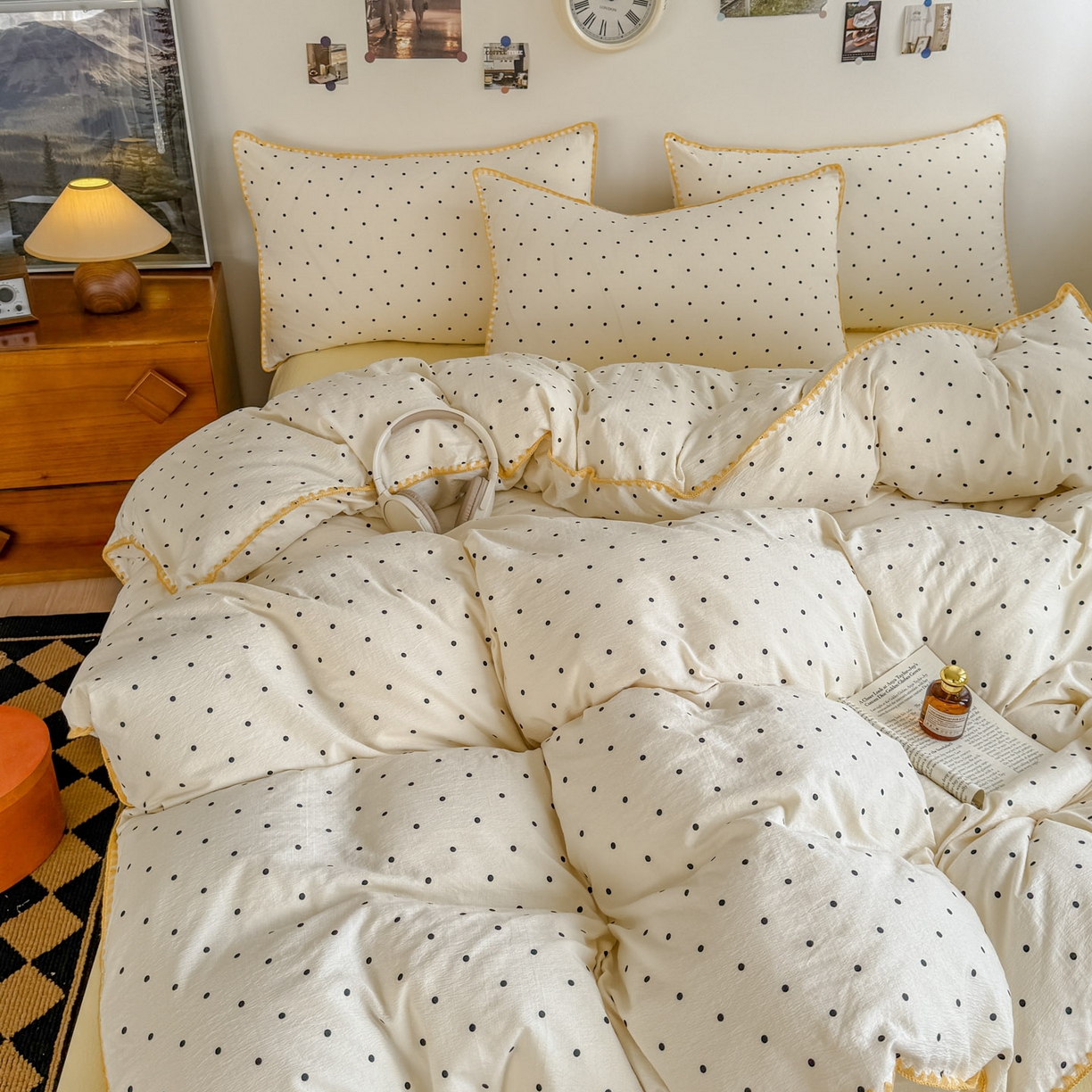 91家纺网 家纺一手货源 找家纺 晚爱家纺（原晚安家居） 2025新款云感双层纱贝壳边三角针工艺卡通小清新小碎花四件套 波点黄