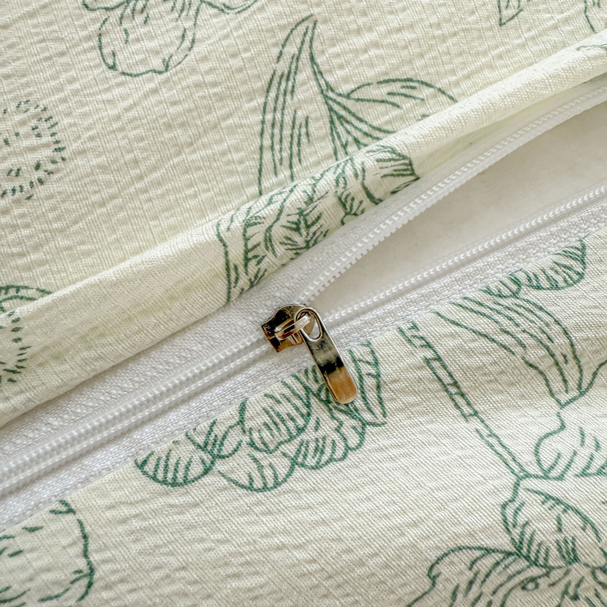 91家纺网 家纺一手货源 找家纺 晚爱家纺（原晚安家居） 2025新款云感双层纱贝壳边三角针工艺卡通小清新小碎花四件套 海象森林