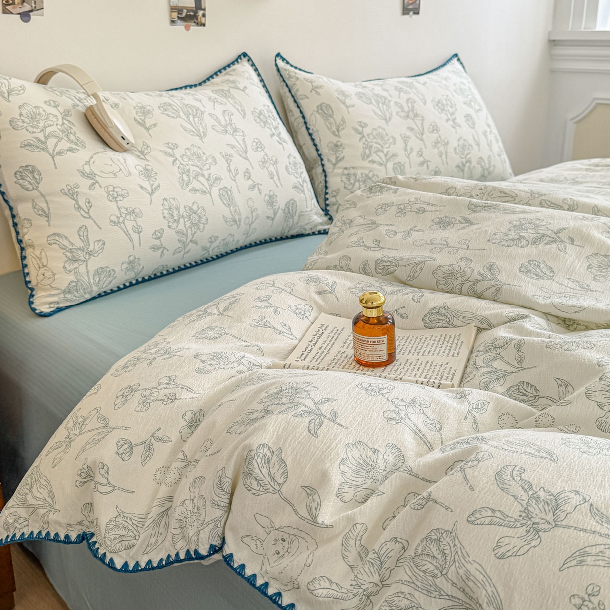 91家纺网 家纺一手货源 找家纺 晚爱家纺（原晚安家居） 2025新款云感双层纱贝壳边三角针工艺卡通小清新小碎花四件套 海象森林