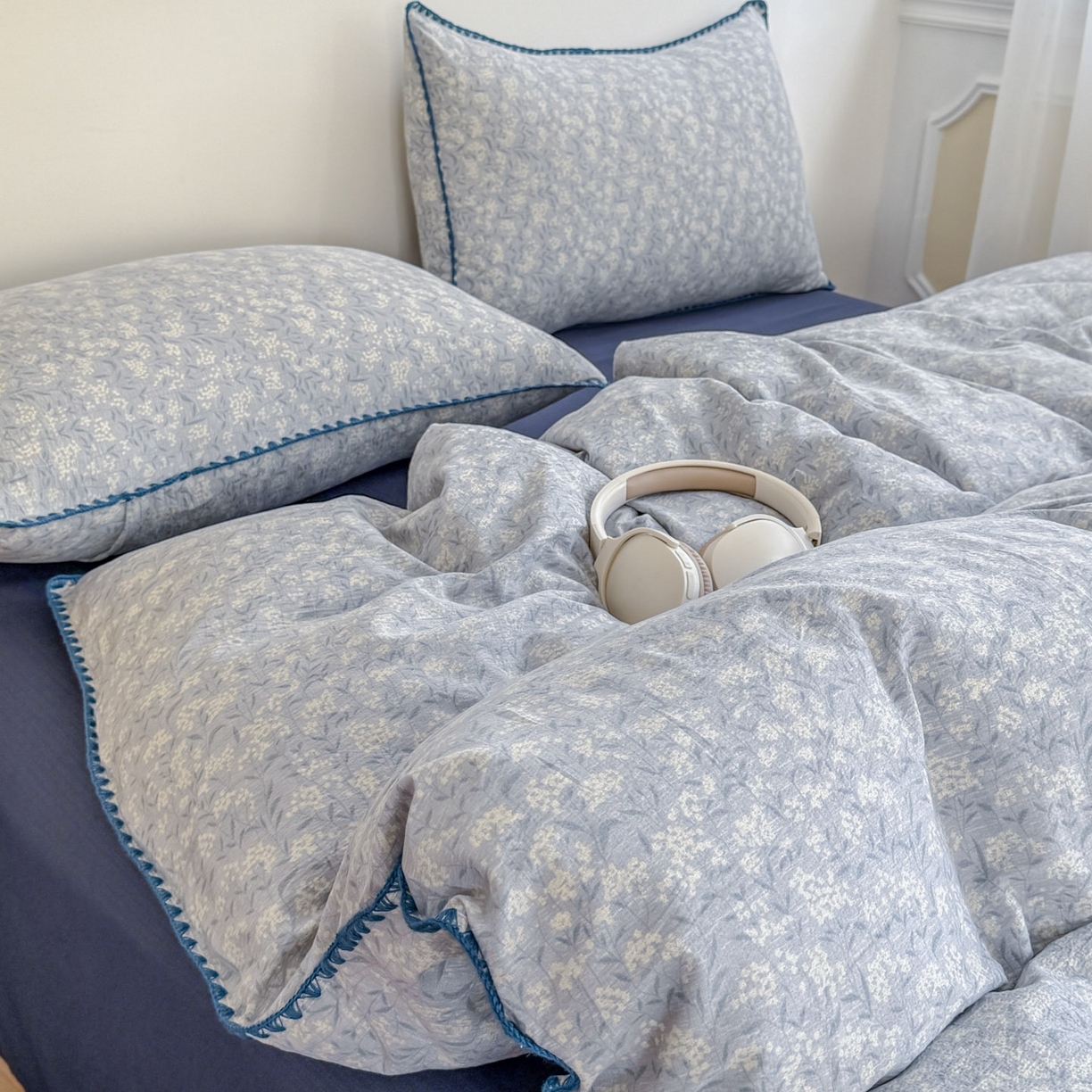 91家纺网 家纺一手货源 找家纺 晚爱家纺（原晚安家居） 2025新款云感双层纱贝壳边三角针工艺卡通小清新小碎花四件套 兰亭序